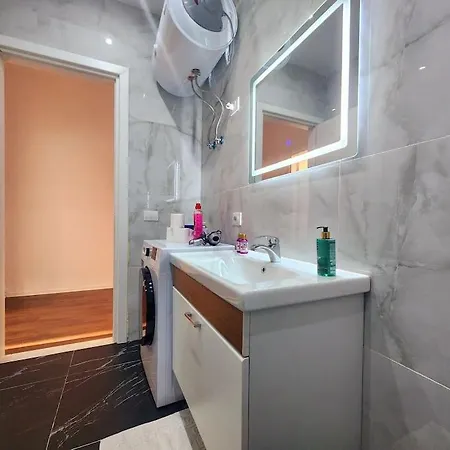 Central W 24h Self Check In Apartman *